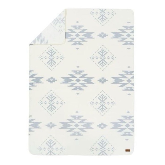 Pendleton Plush Throw Blanket 50X70 - Picture 2 of 6